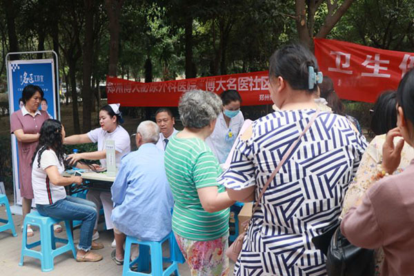 <义诊进社区，关爱在身边>郑州博大医院公益行走进燕乐小区